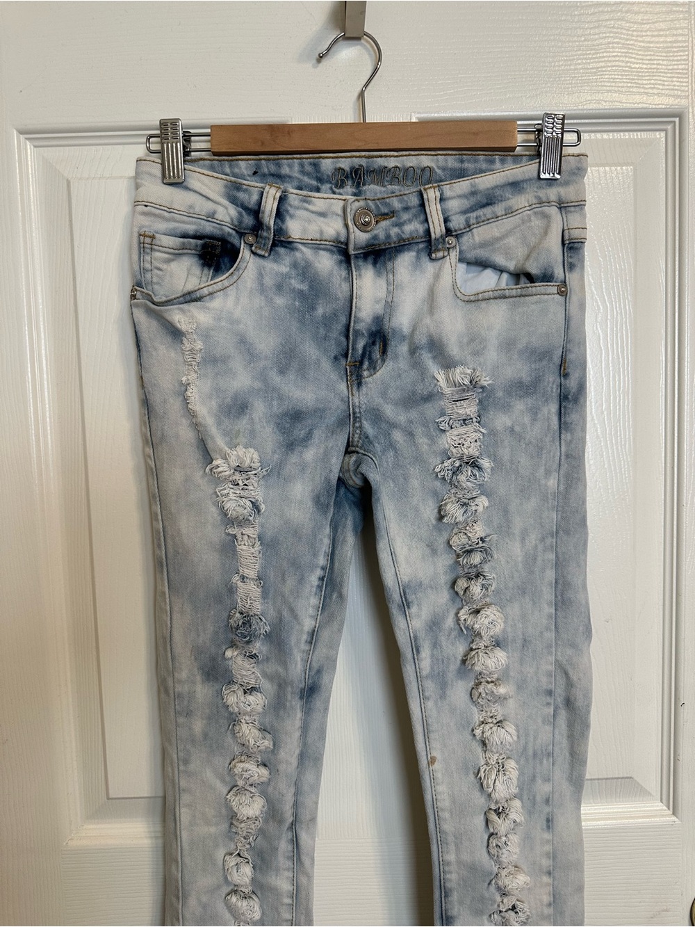 Light Wash Distressed Women's Skinny Jeans